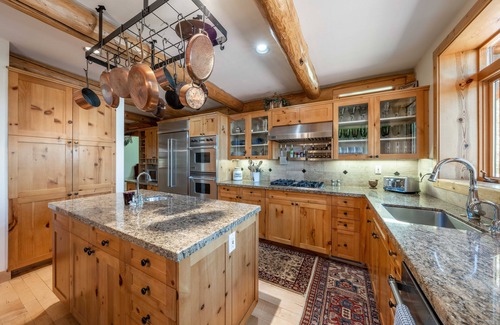 River Meadows Cabin | Rustic Elegance, Quiet, 20 min from Town or Teton Village. Sleeps 9.