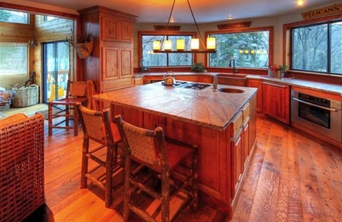 Sundance House | Rustic Elegance! Views! Walk to Resort. Sleeps 10