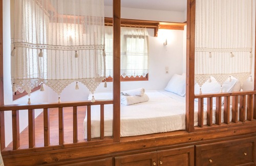 Panormos Cottage | Rustic Escape - Private Haven Near the Beach