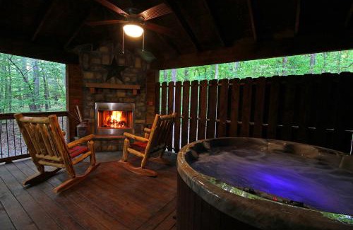 Broken Bow House | Rustic Family Getaway - Hot Tub, Pool Table, Pets, Near Attractions