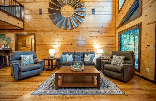 Broken Bow House | Rustic Family Getaway - Hot Tub, Pool Table, Pets, Near Attractions
