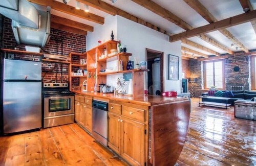 International District Apartment | Rustic Gem In the heart of Old Montreal