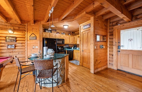 Sevierville House | Rustic getaway in the mountains with brand new hot tub, close to parkway!