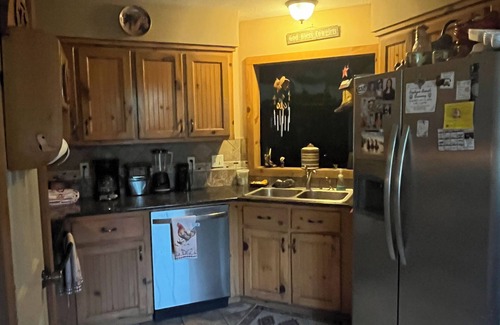 Bryan House | Rustic getaway on 3 acres - Only minutes from TEXS A&M University.