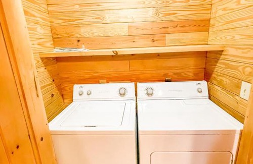 Fort Payne House | Rustic Getaway Tucked Away at Little River Canyon