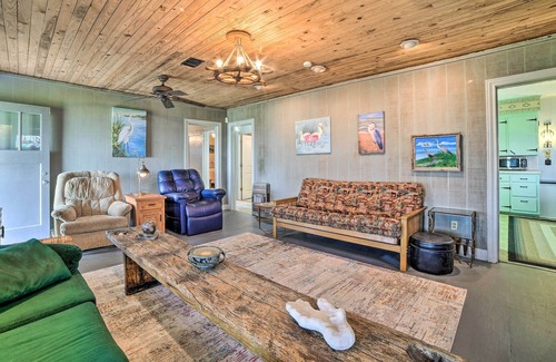 Long Mott House | Rustic Getaway w/ Grill - On San Antonio Bay!