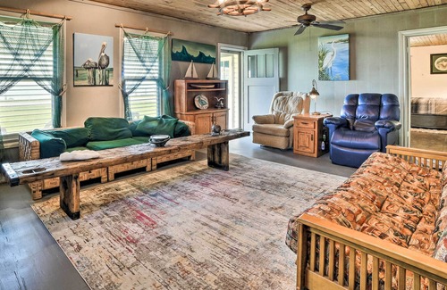 Long Mott House | Rustic Getaway w/ Grill - On San Antonio Bay!