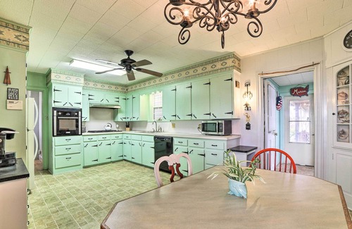 Long Mott House | Rustic Getaway w/ Grill - On San Antonio Bay!