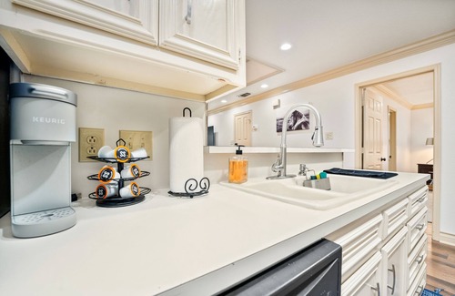 Lubbock House | Rustic Getaway with Dog Run