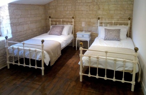 La Bataille House | Rustic Gites - sleeps 10 people with private pool near Chef Boutonne