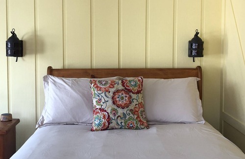 Grosse Pointe Apartment | Rustic Grosse Pointe guest suite