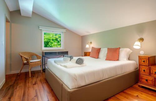 Afife House | Rustic Haven Lodge with pool