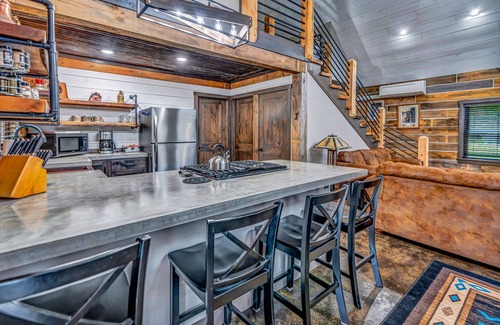 De Soto Cabin | Rustic Hideaway Sleeps 4 HOT TUB