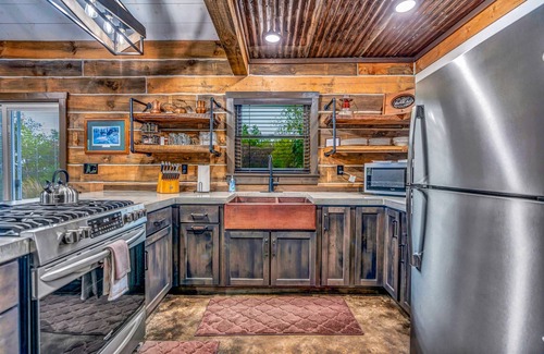De Soto Cabin | Rustic Hideaway Sleeps 4 HOT TUB