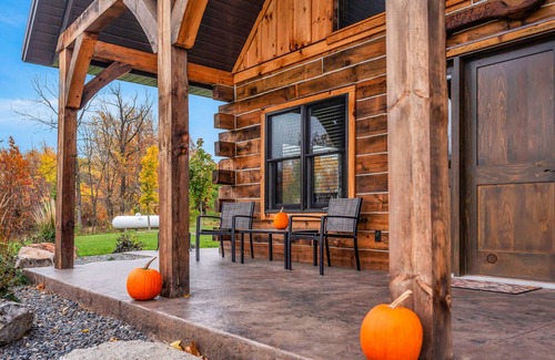 De Soto Cabin | Rustic Hideaway Sleeps 4 HOT TUB