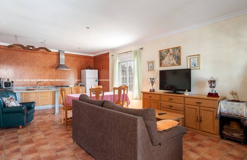 El Palmar House | Rustic Home “Las Alas del Sol 2” Close to the Beach with Pool, Garden, Terrace & Wi-Fi