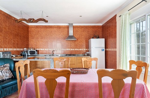 El Palmar House | Rustic Home “Las Alas del Sol 2” Close to the Beach with Pool, Garden, Terrace & Wi-Fi