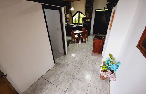 Cristo Rey Bed & Breakfast | Rustic house close to the activities of the Area. zip line, hot springs, trails