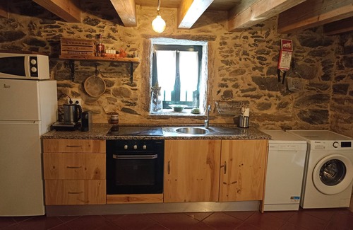 Cabracao House | Rustic House in the Mountains, Private Pool with Natural Water