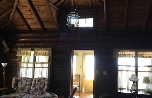 Victoria Beach Cottage | Rustic Lake Front Log Cottage