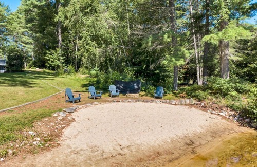 East Wakefield House | Rustic Lakefront Getaway