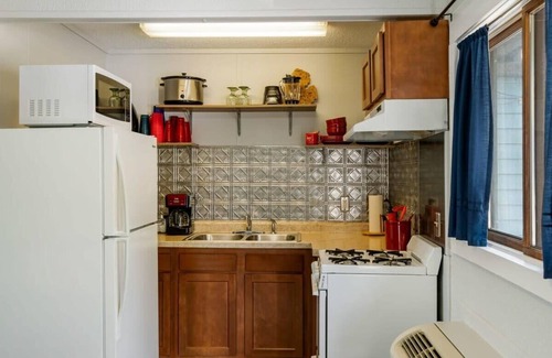 Mayfield Apartment | Rustic lakeside condo with balcony