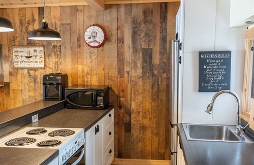Fenelon Falls House | Rustic Lodge Cabin Retreat