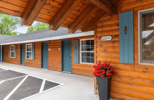 Aitkin House | Rustic Lodge | Riverside | WiFi | Pets OK!