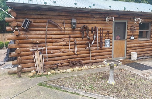 Mardela Springs Cabin | Rustic Log Cabin 1050SFnFishing and Hunting