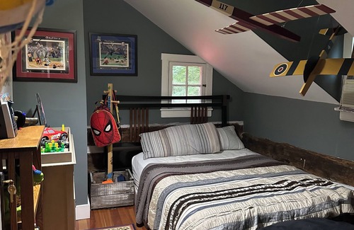 Blue Ridge Bed & Breakfast | Rustic Log cabin bed and breakfast in Virginia wine country