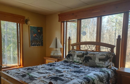 Lanark Highlands Cabin | Rustic Log cabin for nature enthusiast