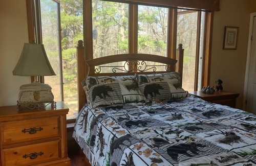Lanark Highlands Cabin | Rustic Log cabin for nature enthusiast