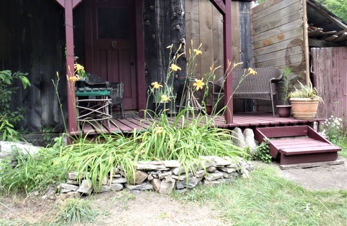 Edwardsburgh/Cardinal Cabin | Rustic Log cabin in private setting near Ottawa