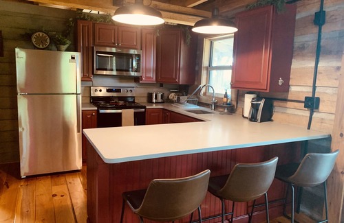 Stoutsville Cabin | Rustic Log Cabin on Mark Twain Lake