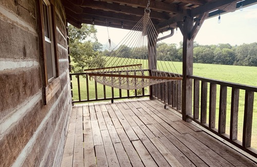 Stoutsville Cabin | Rustic Log Cabin on Mark Twain Lake