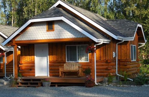 Talkeetna Cabin | Rustic log king cabin #5