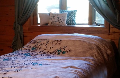Finlayson House | Rustic Log Lodge Secluded acres with private lake & pond