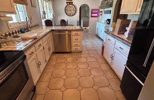 Brighton House | Rustic Luxe 4BR 2.5 Bath 1.5 Acres, in Heart of Brighton – Entire Spacious Home