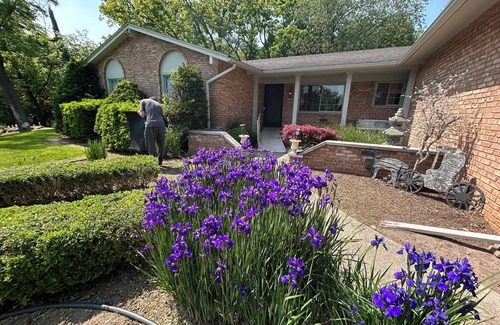 Brighton House | Rustic Luxe 4BR 2.5 Bath 1.5 Acres, in Heart of Brighton – Entire Spacious Home