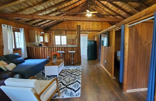 Applegate Cottage | Rustic + Luxurious 3 BR Cottage with Hot Tub and Sauna