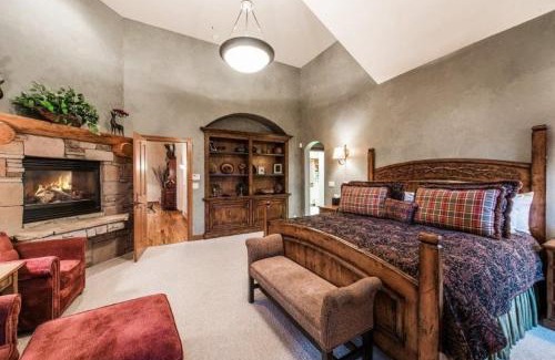 Park Meadows House | Rustic Luxury Prime Townhome with Mountain Views