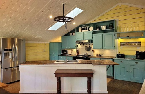 Lanark Highlands Cottage | Rustic Meets Luxury