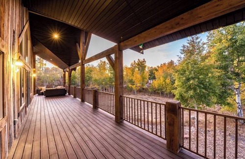 Timber Lakes Cabin | Rustic meets Modern Spacious Cabin in charming Heber City with AC, WiFi