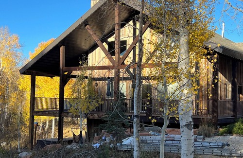 Timber Lakes Cabin | Rustic meets Modern Spacious Cabin in charming Heber City with AC, WiFi