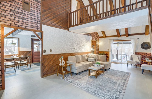 Middlebury House | Rustic Middlebury Retreat w/Yard & Fire Pit!