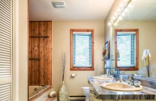 Piedmont House | Rustic Modern Chalet Near Sauveur Ski center -3min