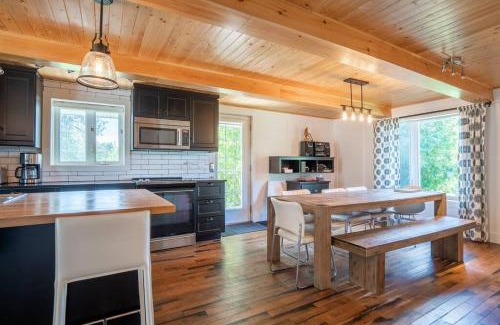 Mauricie Ski Chalet | Rustic & Modern Chalet 32 Acre of Land