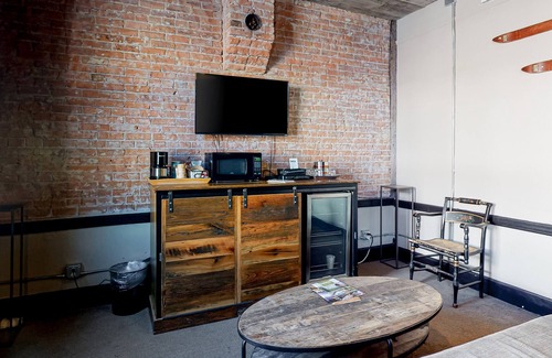 Silverton House | Rustic Modern Suite with Free WiFi, Kitchenette, & Views