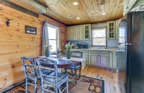 Mt Perry Cabin | Rustic Mount Perry Cabin Near Fishing Pond & Farm