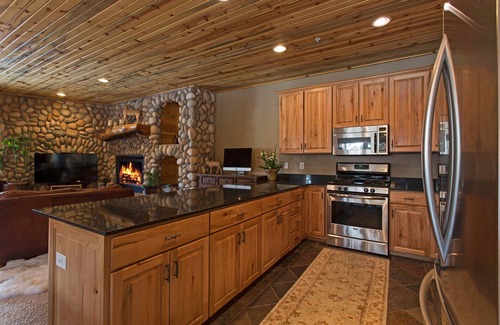 South Snyderville Basin Condo | Rustic Mountain Charm at The Canyons
